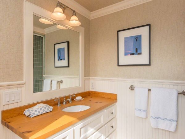 Cape Cod Home 994482