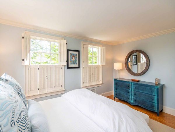 Cape Cod Home 994482