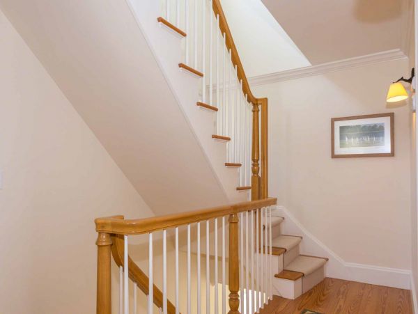 Cape Cod Home 994482