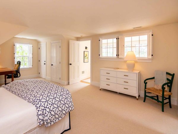 Cape Cod Home 994482