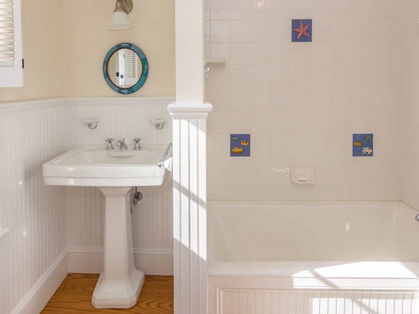 Cape Cod Home 994482