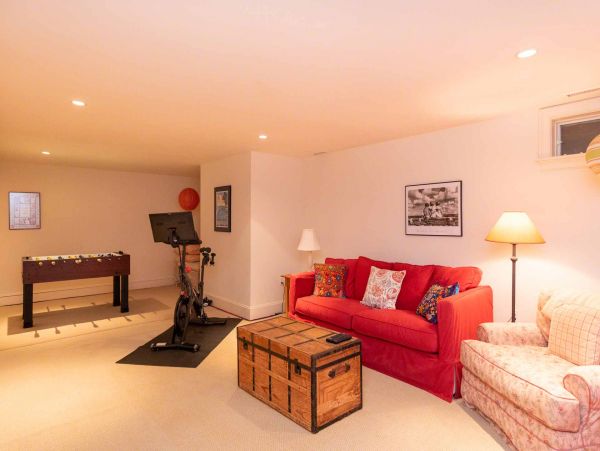 Cape Cod Home 994482