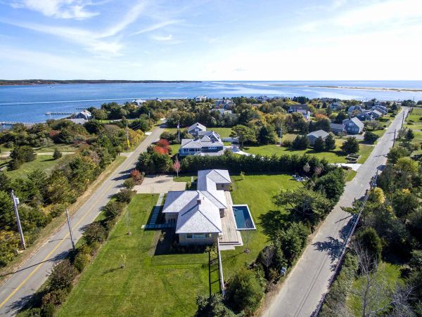 Cape Cod Home 994483
