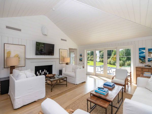 Cape Cod Home 994483
