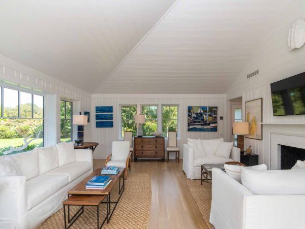 Cape Cod Home 994483