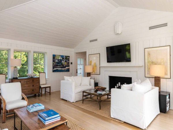 Cape Cod Home 994483