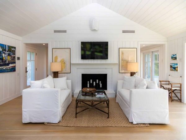 Cape Cod Home 994483