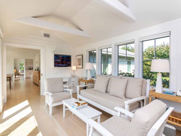 Cape Cod Home 994483