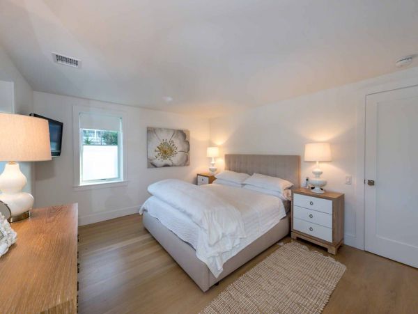 Cape Cod Home 994483