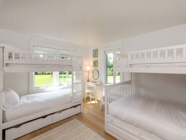 Cape Cod Home 994483