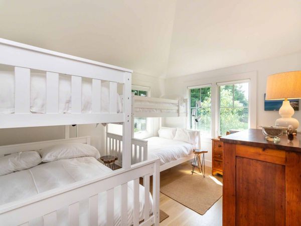 Cape Cod Home 994483