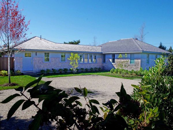 Cape Cod Home 994483