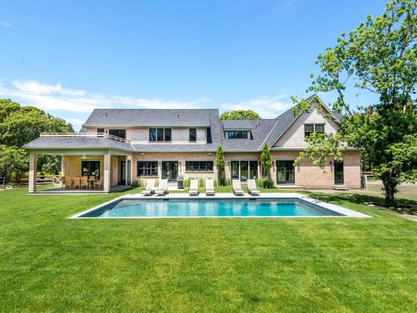 Cape Cod Home 994484