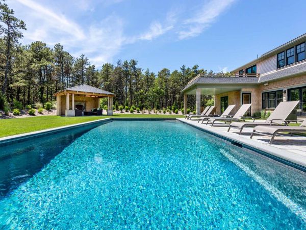 Cape Cod Home 994484