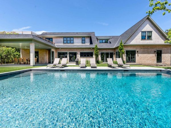 Cape Cod Home 994484