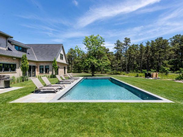 Cape Cod Home 994484