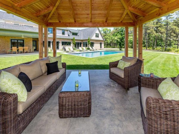 Cape Cod Home 994484