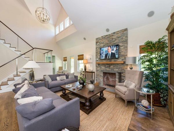 Cape Cod Home 994484