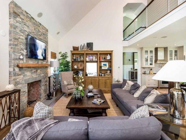 Cape Cod Home 994484