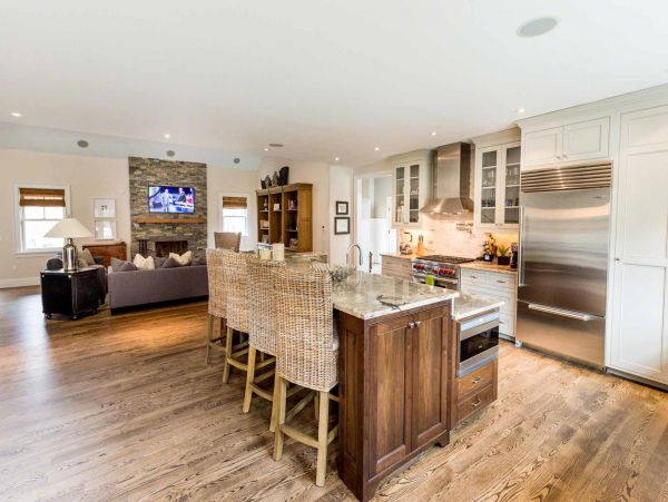Cape Cod Home 994484