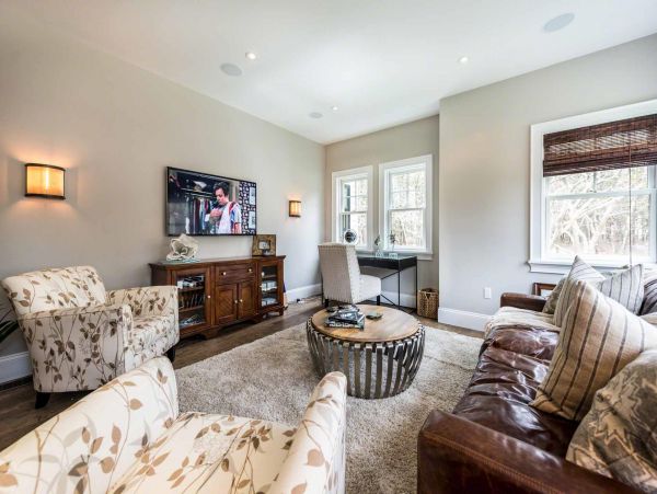 Cape Cod Home 994484