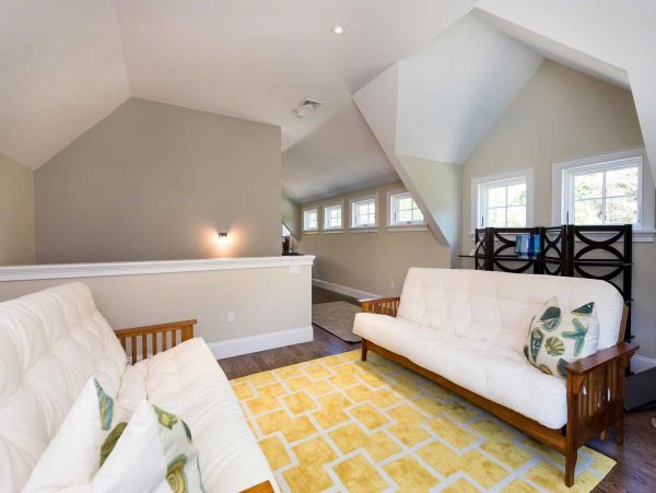 Cape Cod Home 994484