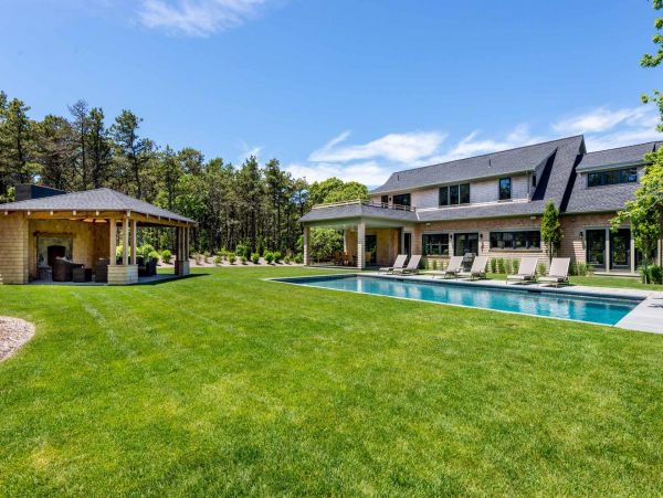 Cape Cod Home 994484