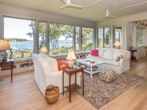 Cape Cod Home 994485