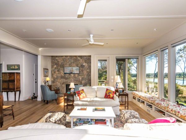 Cape Cod Home 994485