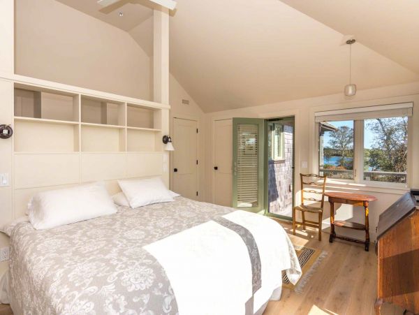 Cape Cod Home 994485