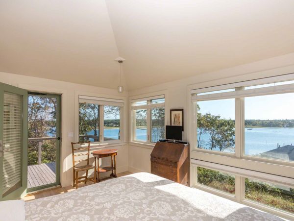 Cape Cod Home 994485