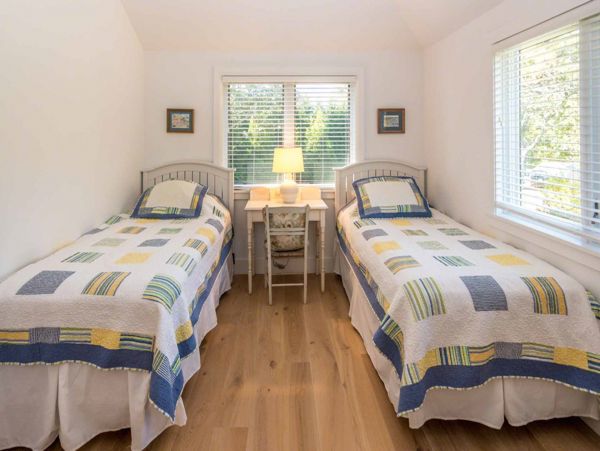 Cape Cod Home 994485