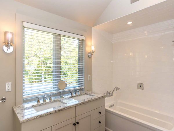 Cape Cod Home 994485
