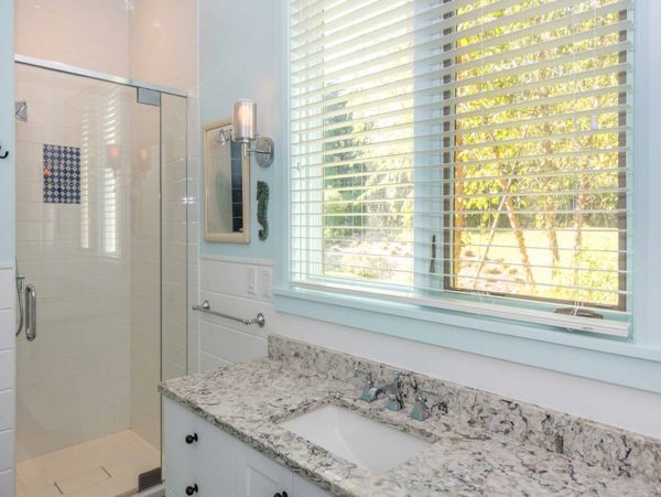 Cape Cod Home 994485