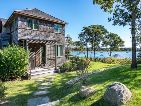 Cape Cod Home 994485