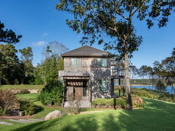 Cape Cod Home 994485