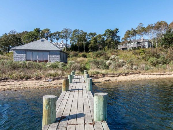 Cape Cod Home 994485