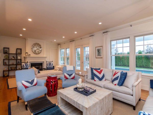 Cape Cod Home 994486