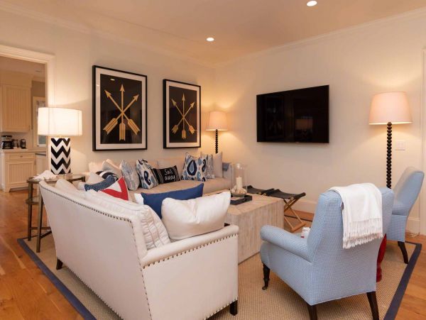 Cape Cod Home 994486