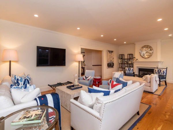 Cape Cod Home 994486