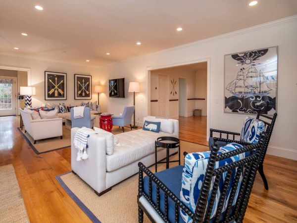 Cape Cod Home 994486