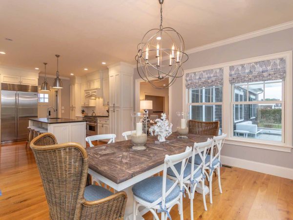 Cape Cod Home 994486