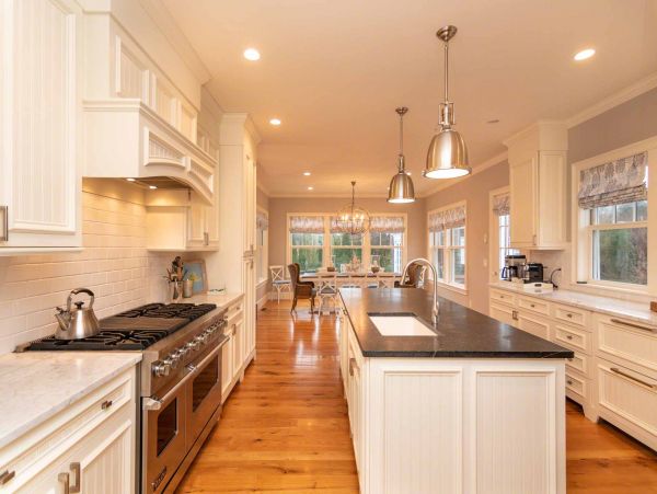 Cape Cod Home 994486