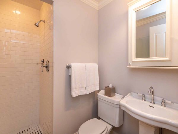 Cape Cod Home 994486