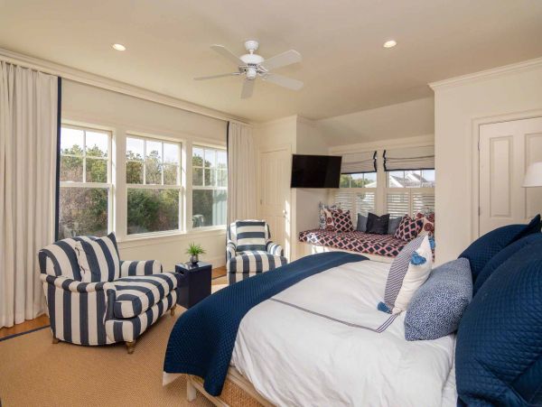 Cape Cod Home 994486