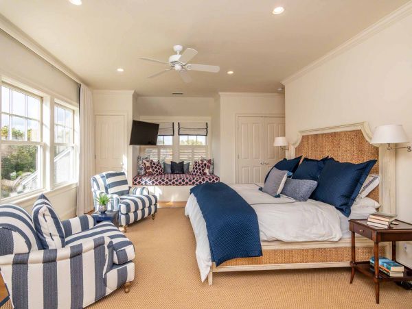 Cape Cod Home 994486