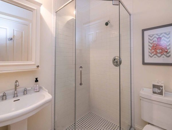 Cape Cod Home 994486