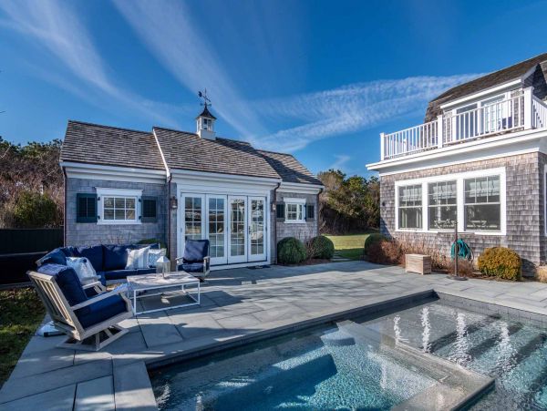 Cape Cod Home 994486
