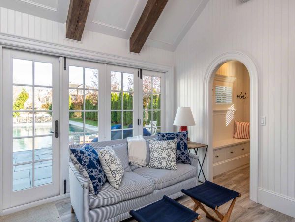 Cape Cod Home 994486