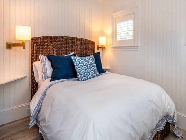 Cape Cod Home 994486
